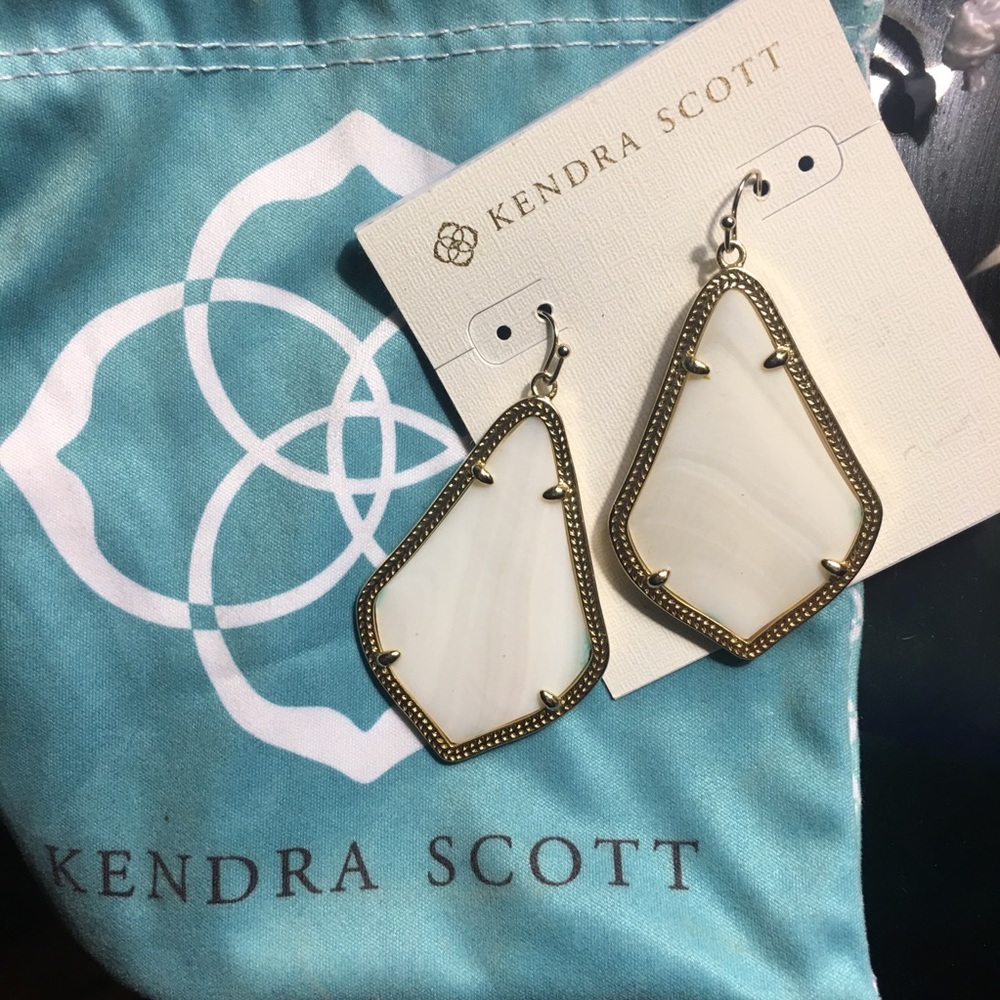 ▫️◽️Kendra Scott White Alexandra◻️▫️